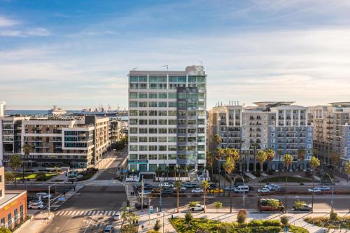 @ Marbella Lane - Grand 2BR w/ Beach & Ocean Views in Long Beach, USA