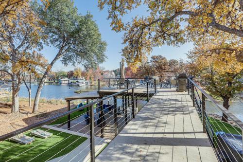 Pet-Friendly Lake LBJ Retreat with Deck and Hot Tub! in Granite Shoals, USA