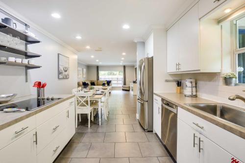 Pet-friendly Paradise with Pool about 6 Mi to Beach! - image 7