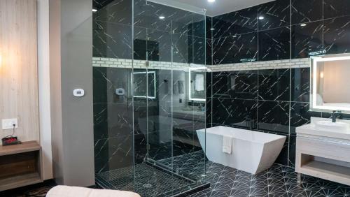 SureStay Hotel by Best Western Houston Southeast - 화장실