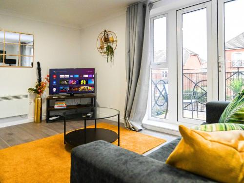 Golden King Suite - Balcony & FREE Parking - Central Bedford