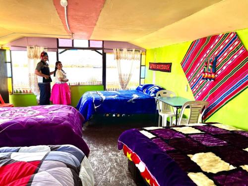 1 queen bed, 3 double beds