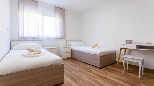 Apartments with a parking space Malinska Krk - 21768 - image 3