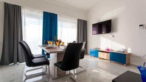 Three-Bedroom Apartment with Terrace image 5