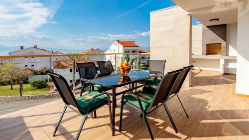 陽台/露台, Apartments with a parking space Malinska, Krk - 21768 in 米爾澤堤奇