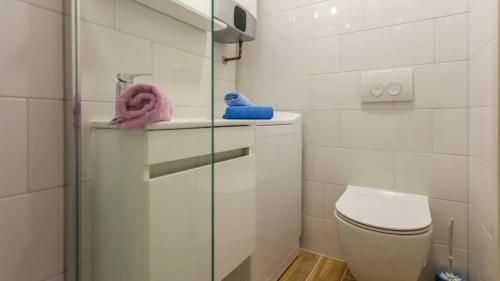 Three-Bedroom Apartment with Terrace image 8