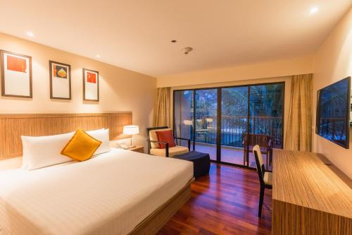Holiday Inn Resort Phuket Surin Beach in Surin