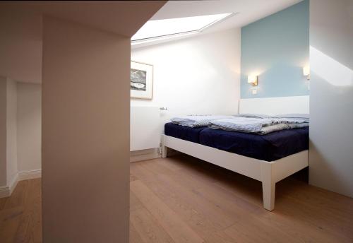 Apartment with Balcony image 10