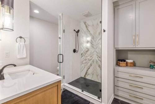 Trendy in Tulsa | King Bed • Expo • TU • Downtown, Tulsa (foto 7)