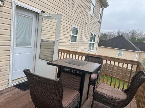 Facilities, Deck, BBQ Grill, Backyard Fire Pit, Pool, Jacuzzi Tub, 65 inch TV in South Fulton