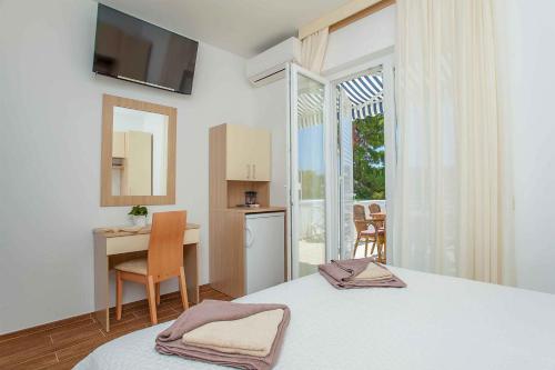 Double Room with Balcony and Sea View