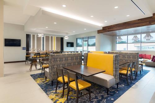 SpringHill Suites by Marriott Fort Worth Fossil Creek - image 12