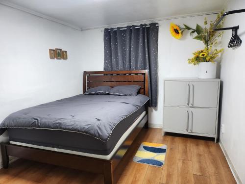 Newly renovated spacious 2 bedroom unit in HBC #1, Seoul (photo 2)