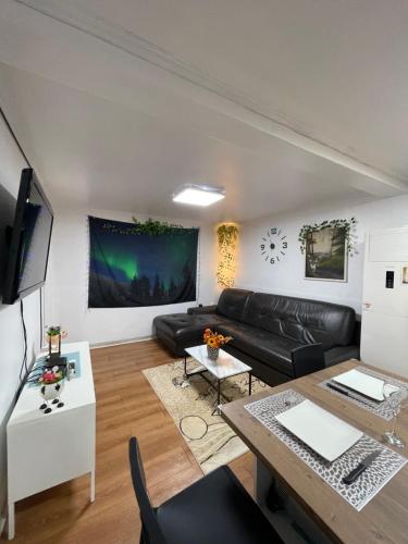Newly renovated spacious 2 bedroom unit in HBC #1, Seoul (photo 5)