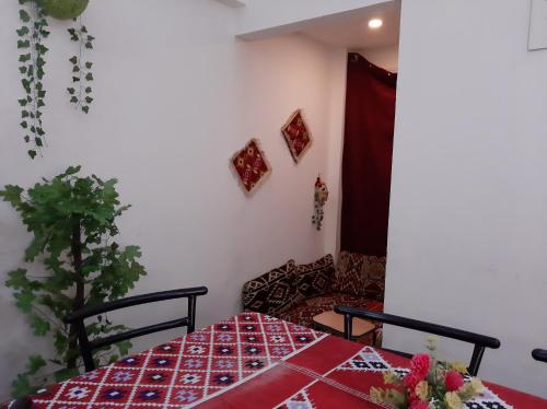 Downtown Cairo Apartment - Tap to explore photos