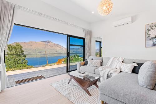 Modern, Plush & Picturesque - Wynyard Top, Queenstown