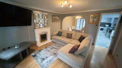 Cosy 4 bedroom holiday let Stevenage 22mins from London on the train