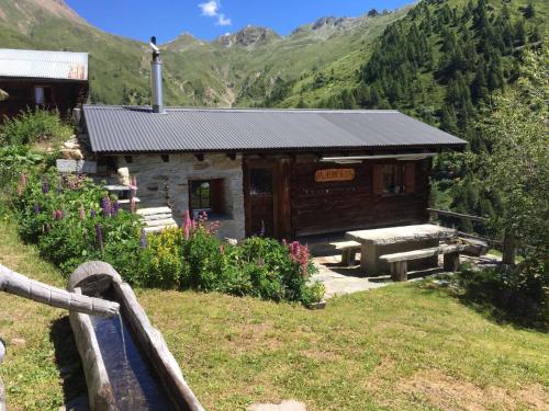  Alphütte Murmolta im sonnigen Wallis mitten in der Natur, Unterkunft in Rosswald