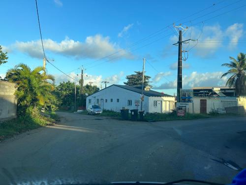 Joli bungalow fleuri in Les Abymes