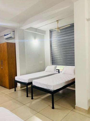 8 twin beds