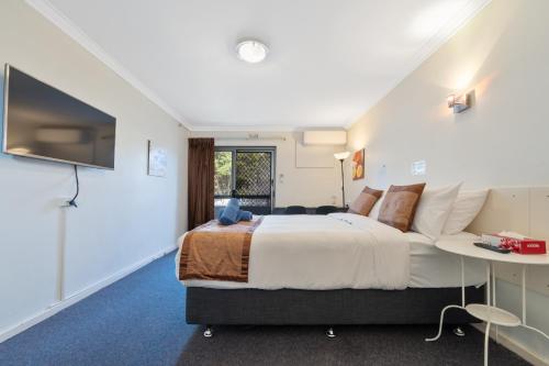 Econo Lodge Rivervale Room Type - Standard Queen Room