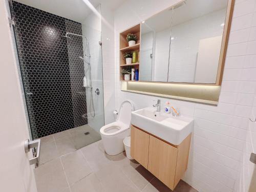 Bathroom, Modern 2B2B Apartment Close City in Waterloo