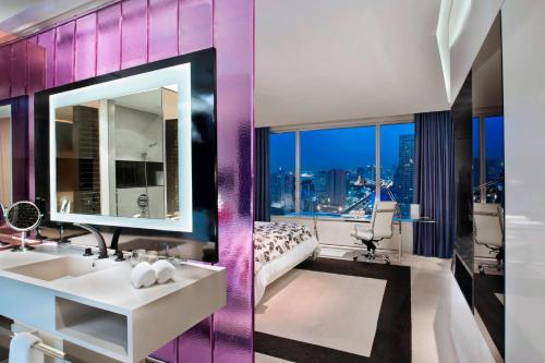 515440947 W Bangkok Hotel
