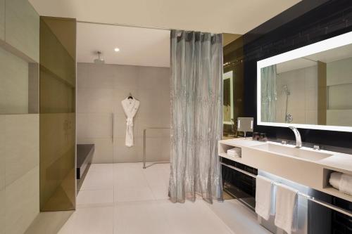 515440987 W Bangkok Hotel