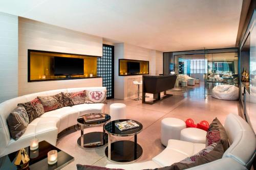 515441008 W Bangkok Hotel