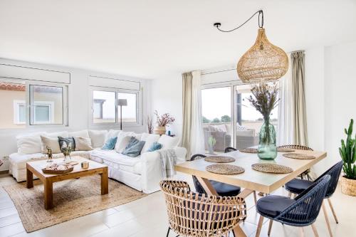 Fabulous BELLAVISTA : Entre mar y montañas (Fabulous BELLAVISTA : Entre mar y montanas) in Bonmont Terres Noves