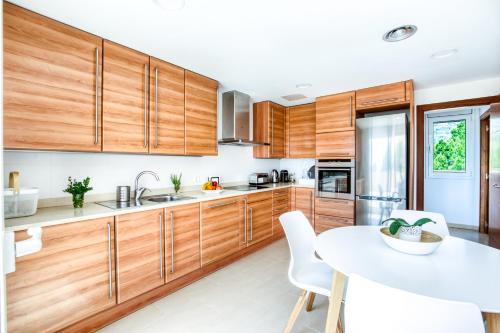 Konyha, Fabulous BELLAVISTA : Entre mar y montañas (Fabulous BELLAVISTA : Entre mar y montanas) in Bonmont Terres Noves