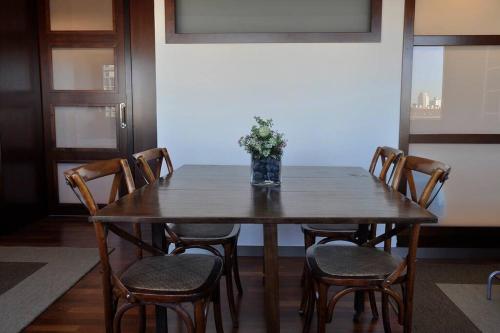 One-Bedroom Apartment image 9