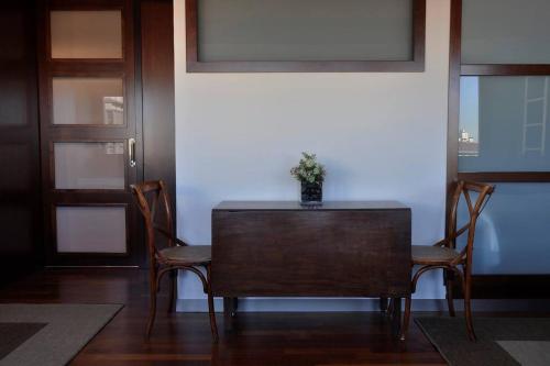One-Bedroom Apartment image 6