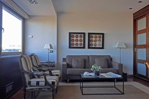 One-Bedroom Apartment image 5