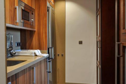 One-Bedroom Apartment image 2