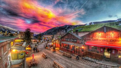 Formidable Chalet Authentique sur la Place d'Auron