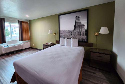 Deluxe Queen Room with Bath Tub - Mobility/Hearing Accessible - Non-Smoking