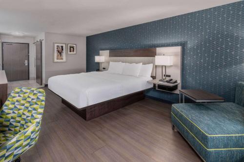 La Quinta by Wyndham Santa Rosa - image 2