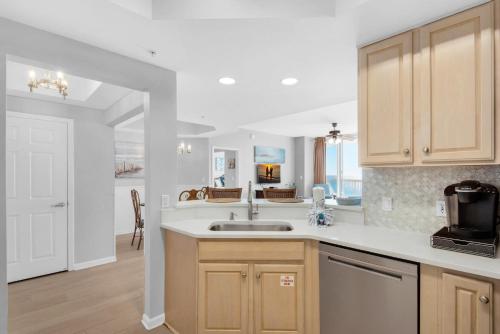 Silver Beach Towers 1205 East by RealJoy Vacations - image 2