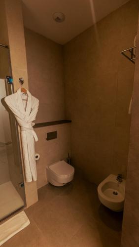 Suite with Garden View image 7