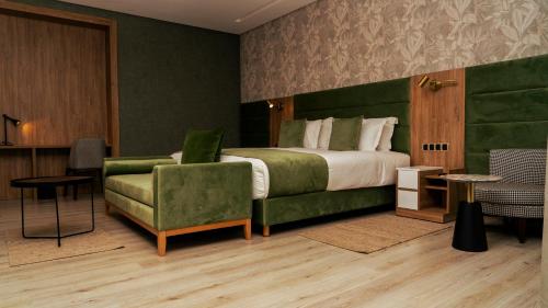 Suite with Garden View image 4