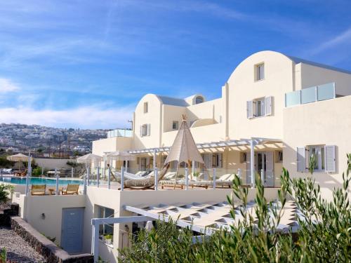 A szálláshely kívülről, Aliter Suites in Exo Gialos Thiras