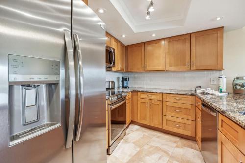 Lands End 1-404 Bay Front - Premier in St Pete Beach, USA