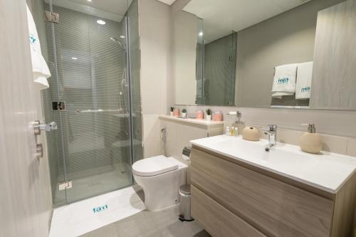 FAM Living - Cozy 1 Br home in Zada Tower - image 9