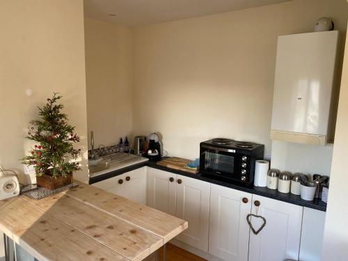 Cosy stable conversion between Sheffield & Leeds in ทอร์ปออดลิน