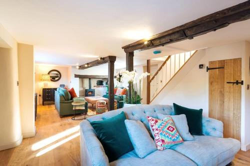 Luxury Interior Designed Retreat ❃ w/Tennis Court in Swallowcliffe