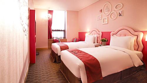 Princess Twin Room with Welcome drink (per person & per stay)