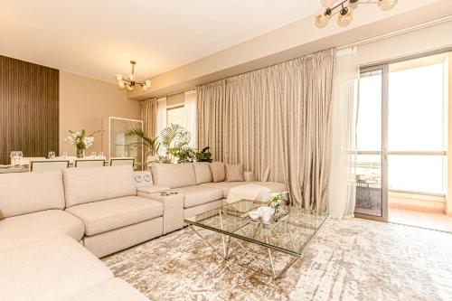 Apartment with Sea View image 3