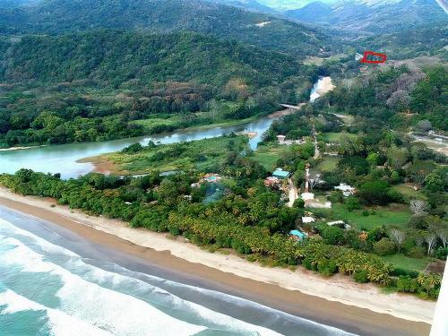 Bamboo River House and Hotel