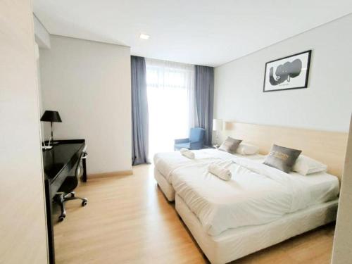 Cosy Twin with Pool view at The Straits 417